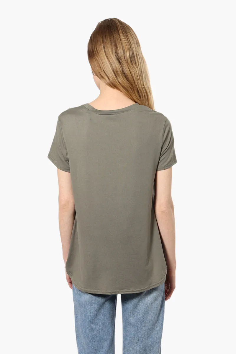 Magazine Mama Printed High Low Tee - Olive